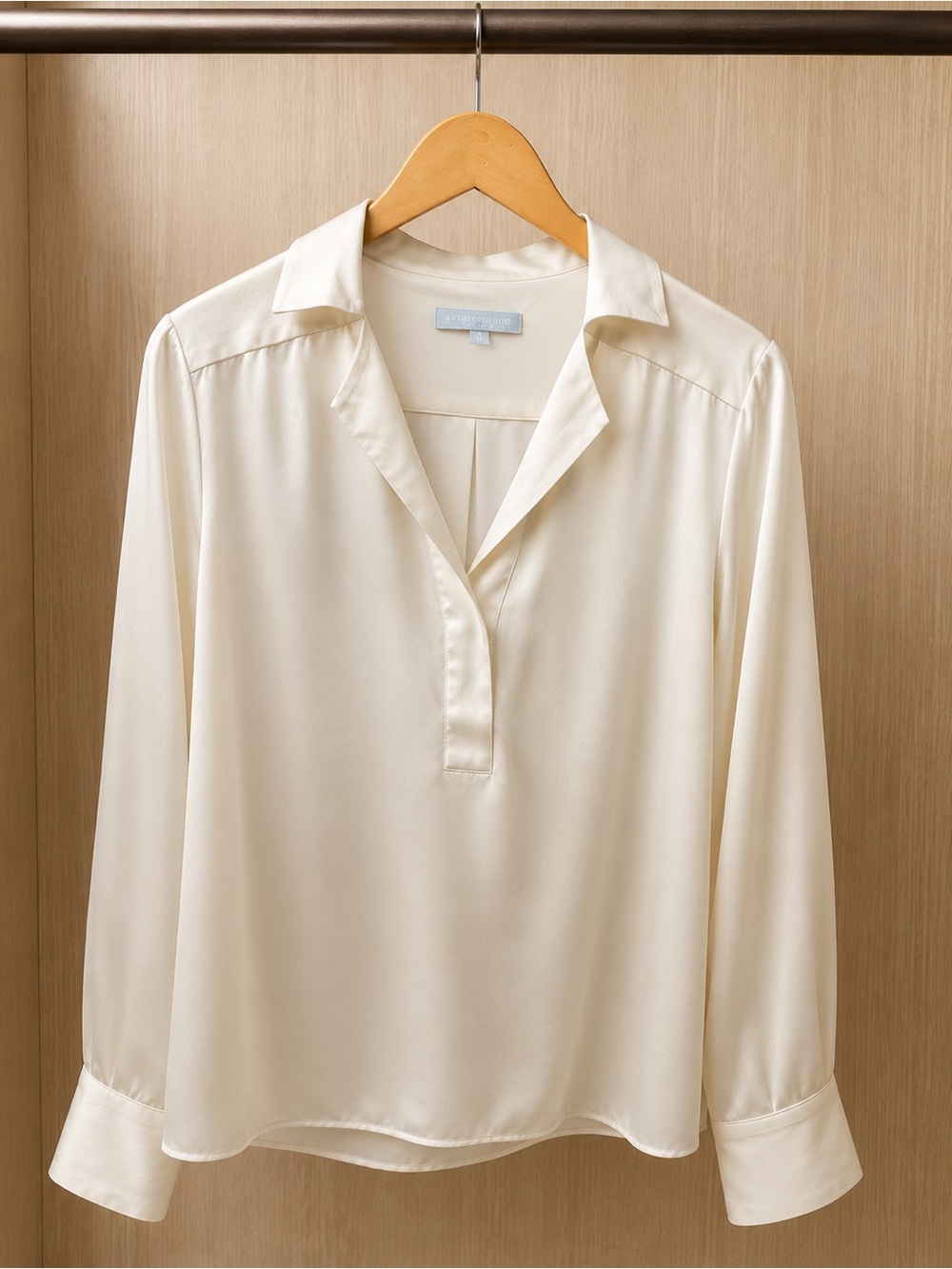 ANTONIO MELANI Cream Satin Long-Sleeve V-Neck Blouse